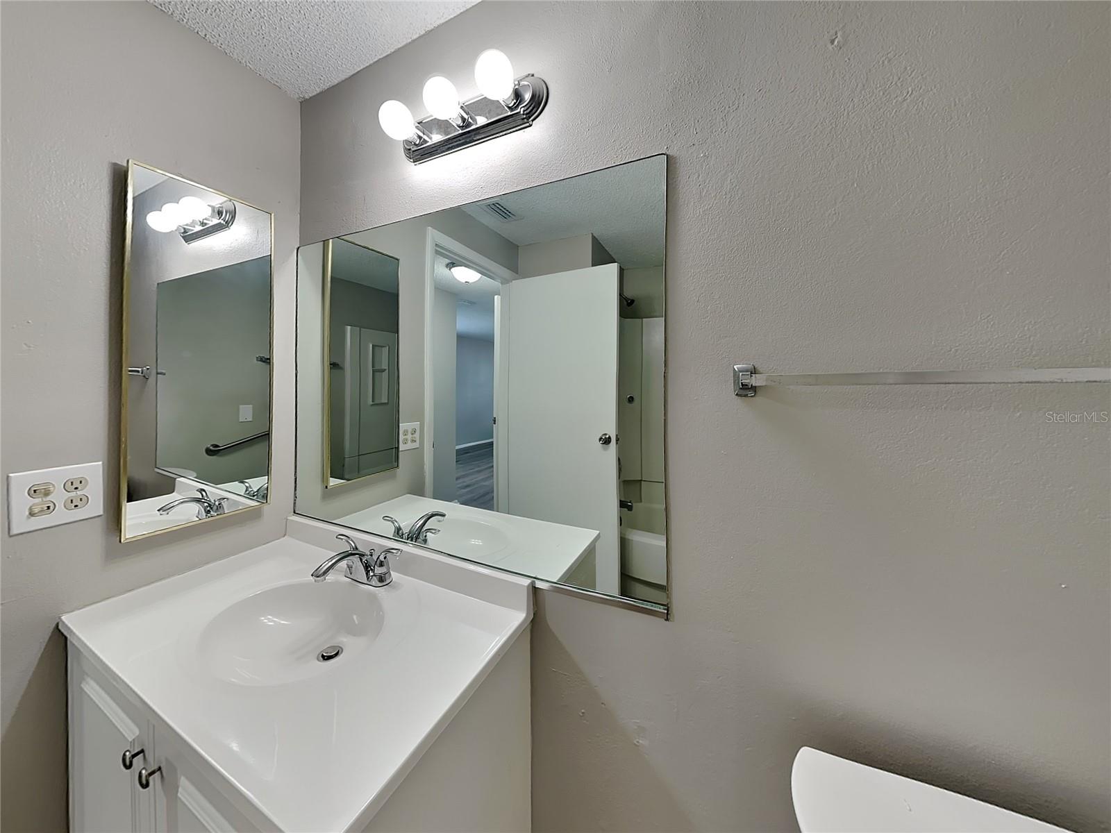 Image 11 of 16 For 6714 35th Avenue W