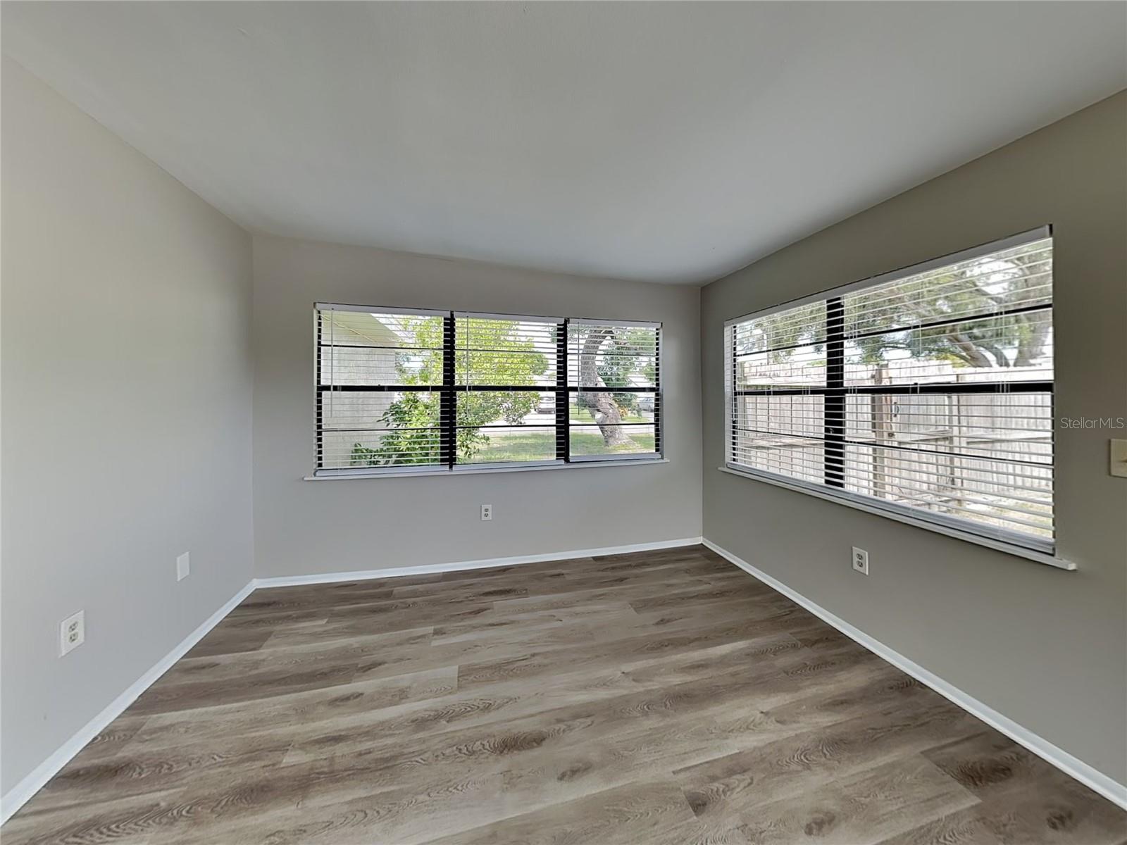 Image 5 of 16 For 6714 35th Avenue W