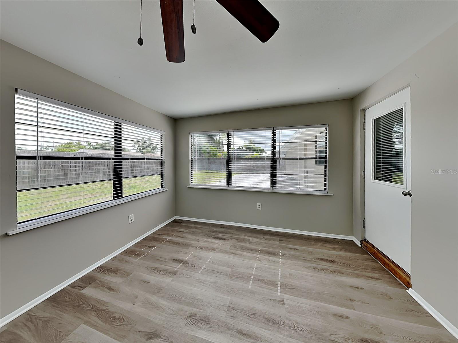 Image 6 of 16 For 6714 35th Avenue W