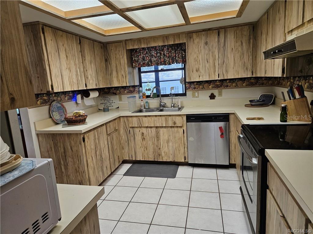 Image 11 of 37 For 7525 Fairview Court