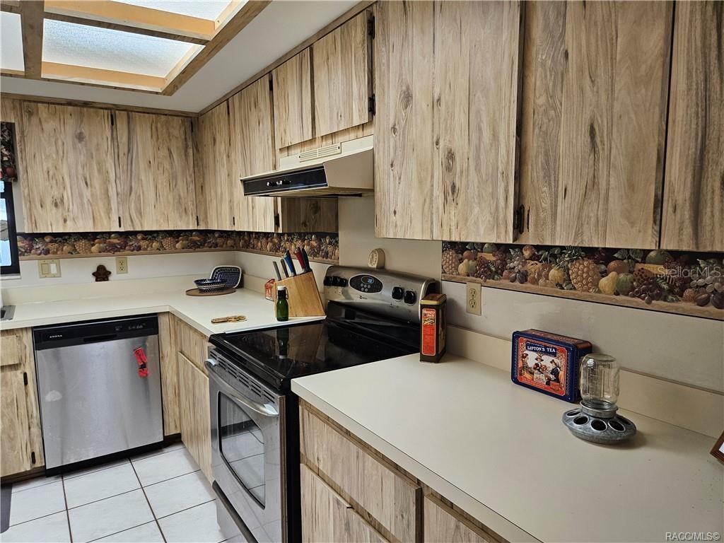 Image 12 of 37 For 7525 Fairview Court