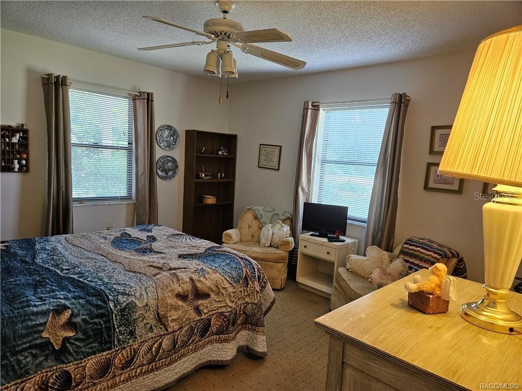 Image 21 of 37 For 7525 Fairview Court