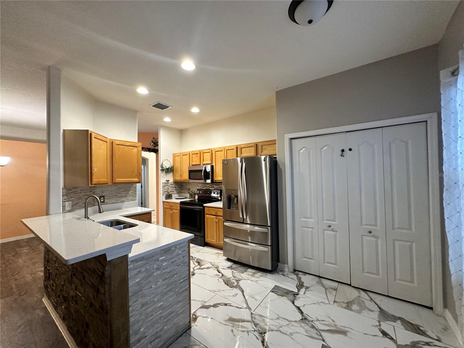Image 5 of 22 For 1608 Rydell Lane