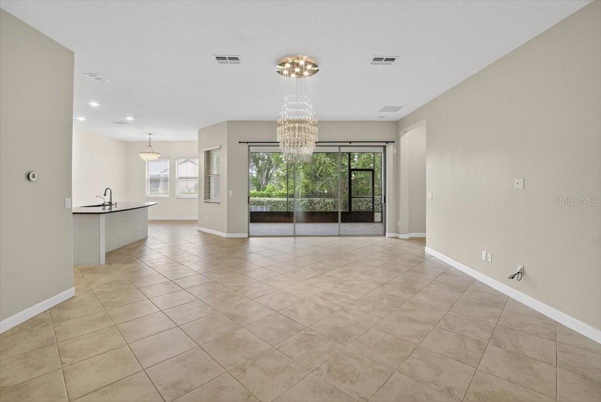 Listing photo id 8 for 2781 Hilliard Drive