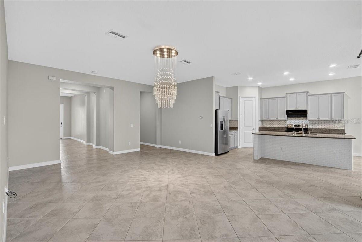 Listing photo id 10 for 2781 Hilliard Drive