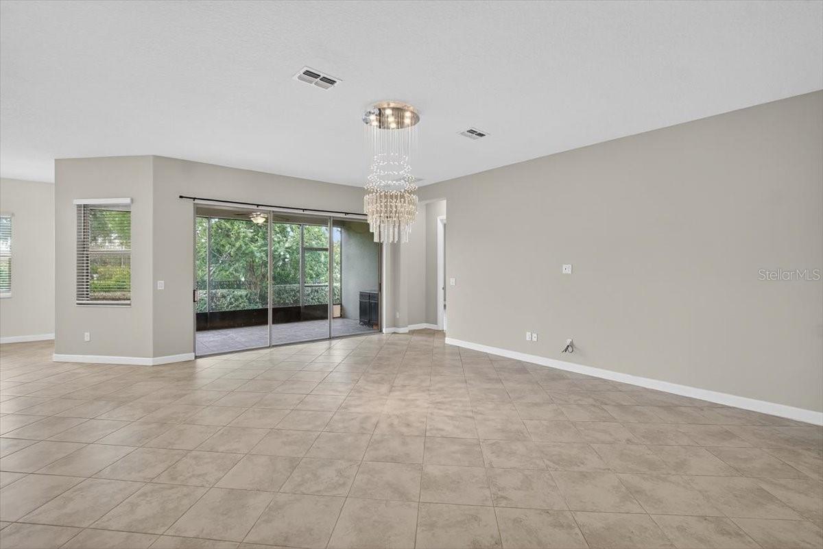 Listing photo id 12 for 2781 Hilliard Drive