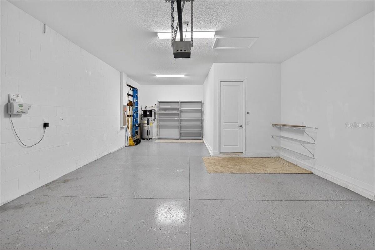 Listing photo id 13 for 2781 Hilliard Drive