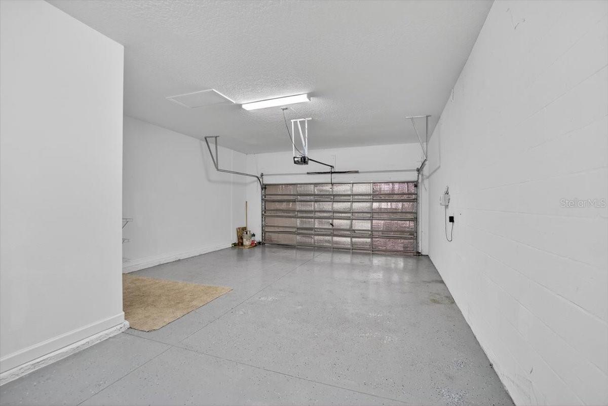 Listing photo id 14 for 2781 Hilliard Drive