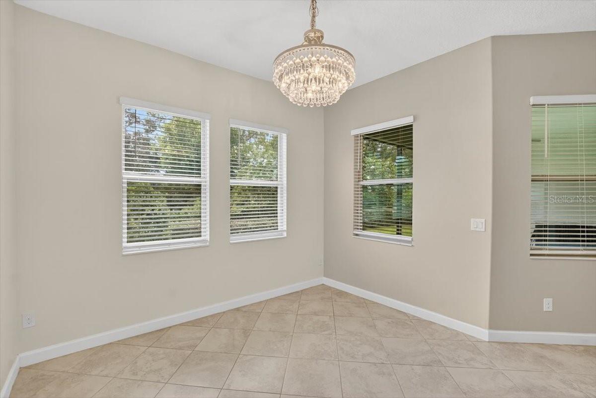 Listing photo id 17 for 2781 Hilliard Drive
