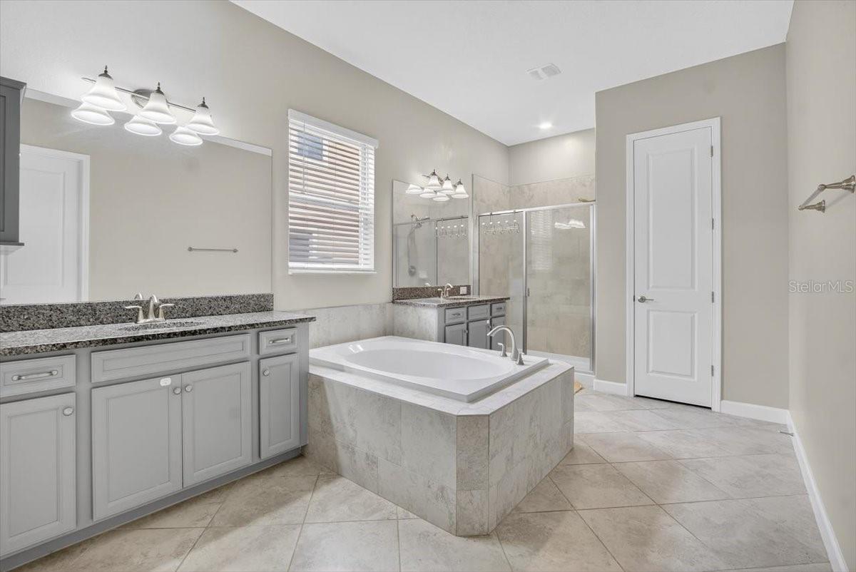 Listing photo id 22 for 2781 Hilliard Drive