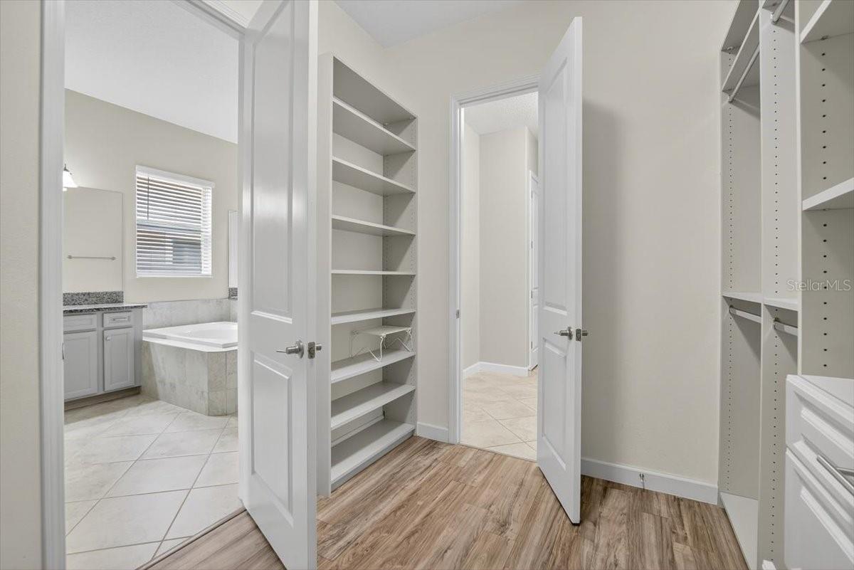Listing photo id 23 for 2781 Hilliard Drive