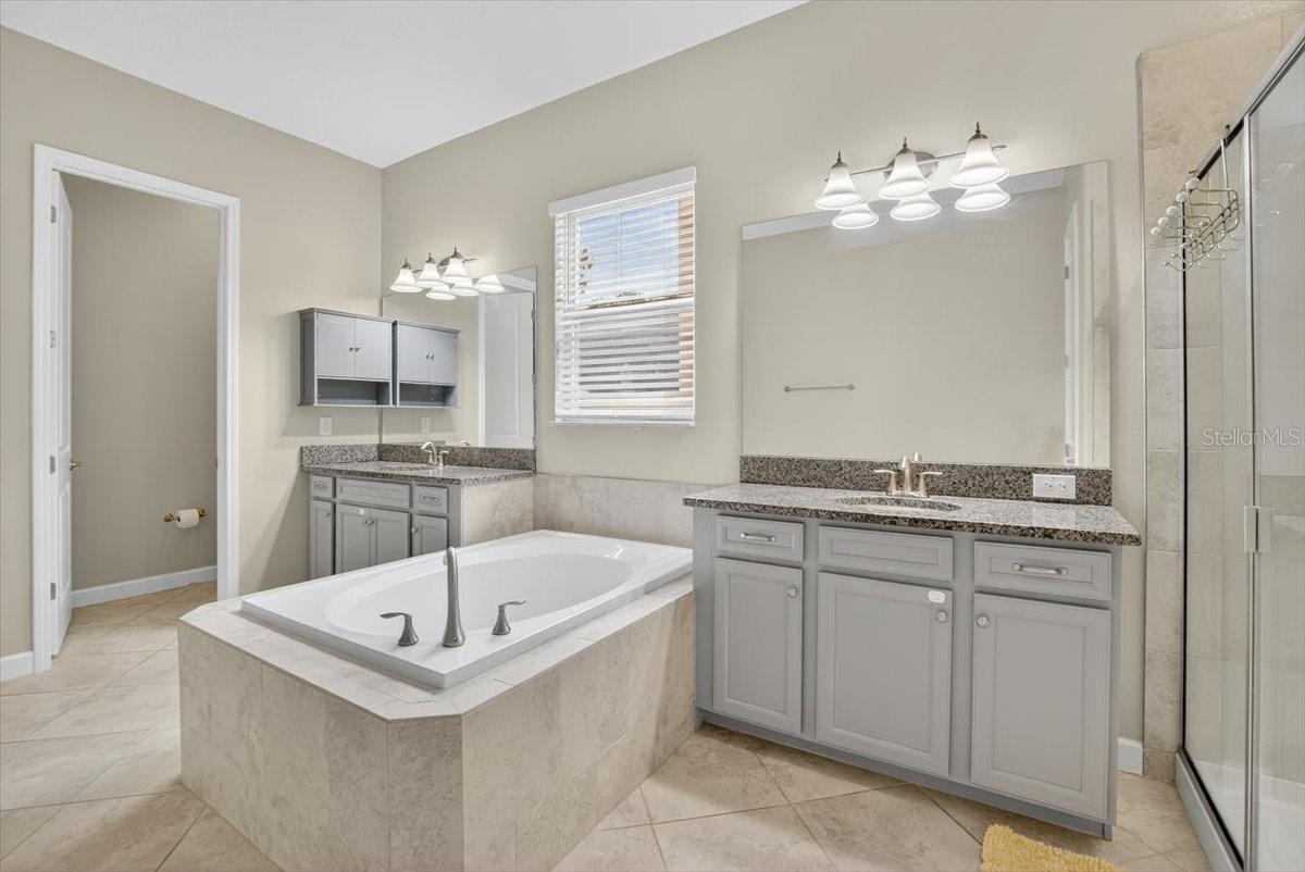 Listing photo id 25 for 2781 Hilliard Drive