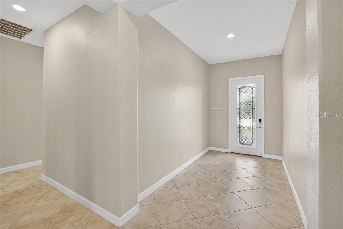 Listing photo id 1 for 2781 Hilliard Drive