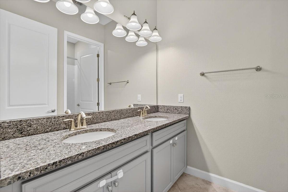 Listing photo id 5 for 2781 Hilliard Drive