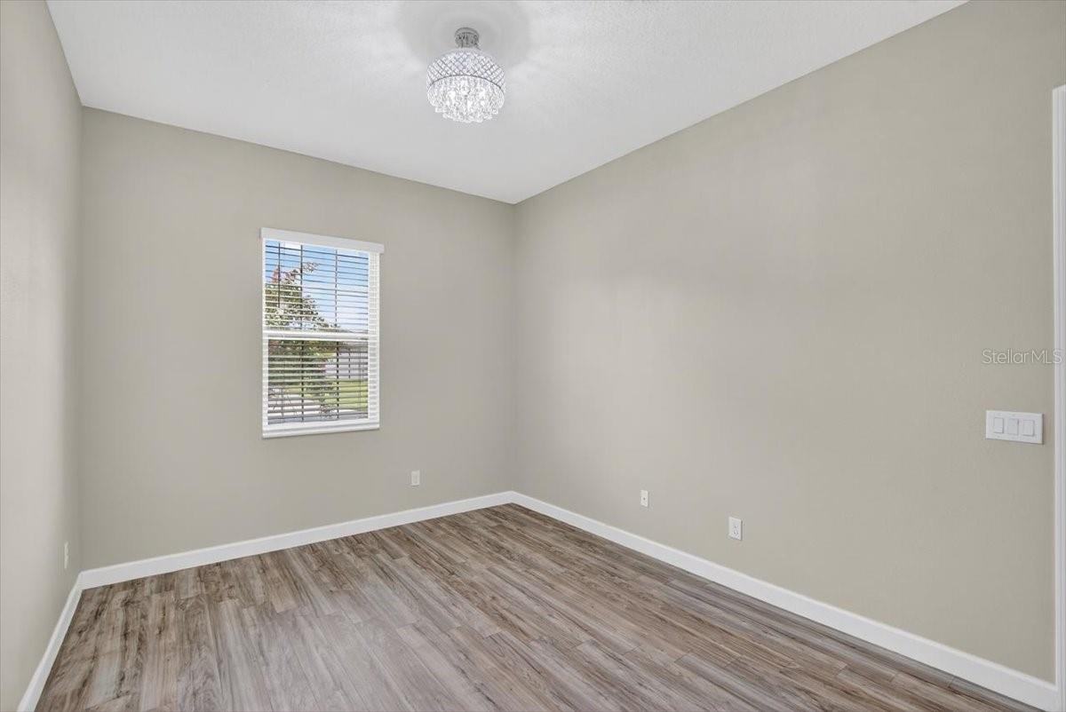 Listing photo id 7 for 2781 Hilliard Drive