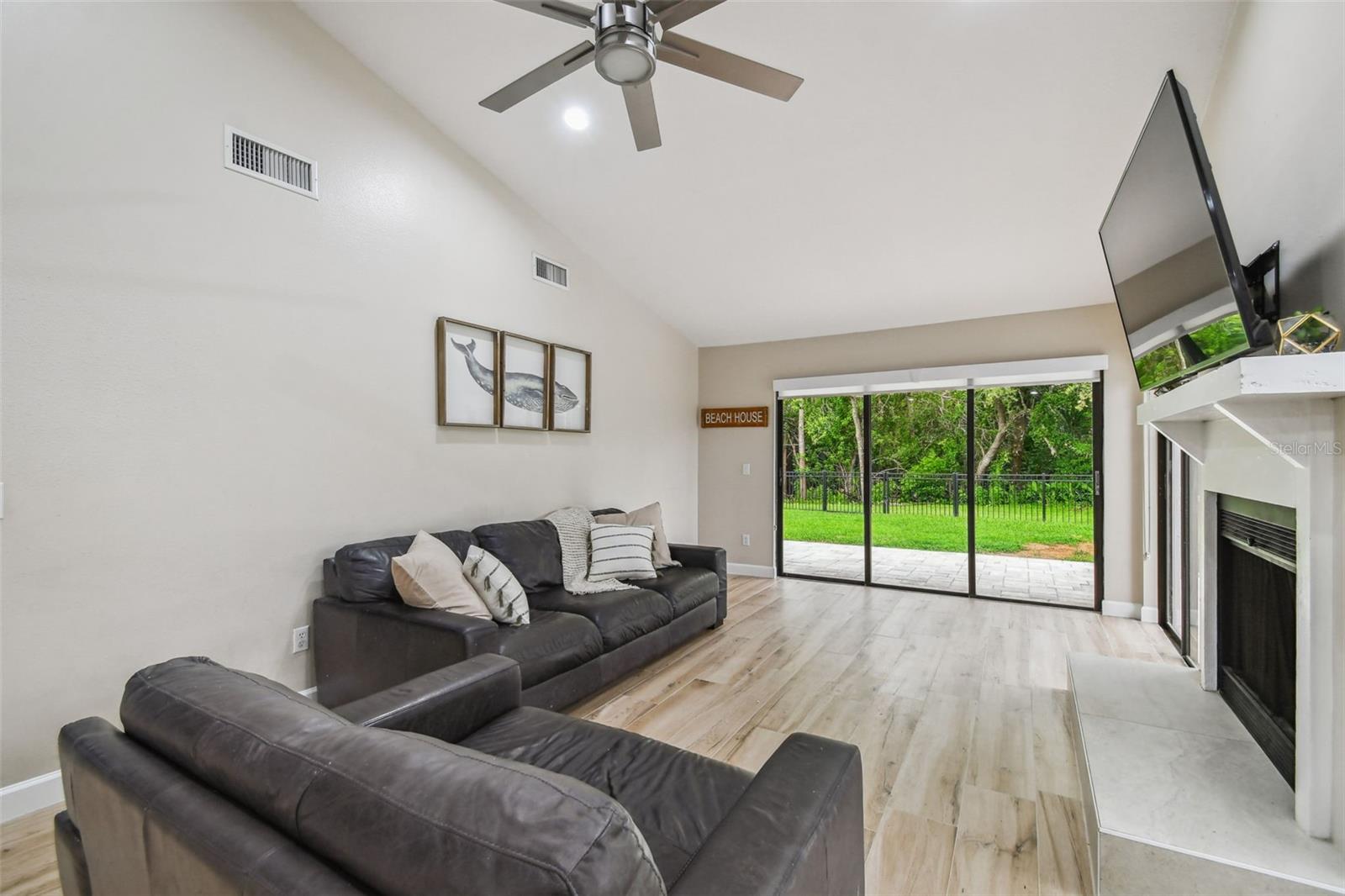 Image 16 of 68 For 90 Camelia Court