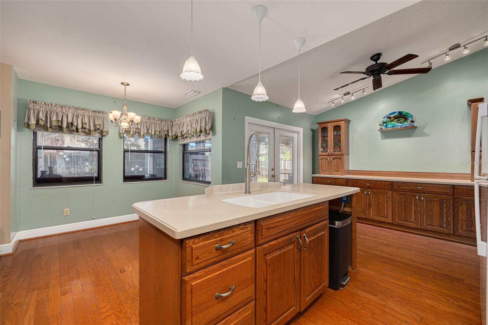 Image 10 of 43 For 2232 Colonial Boulevard W