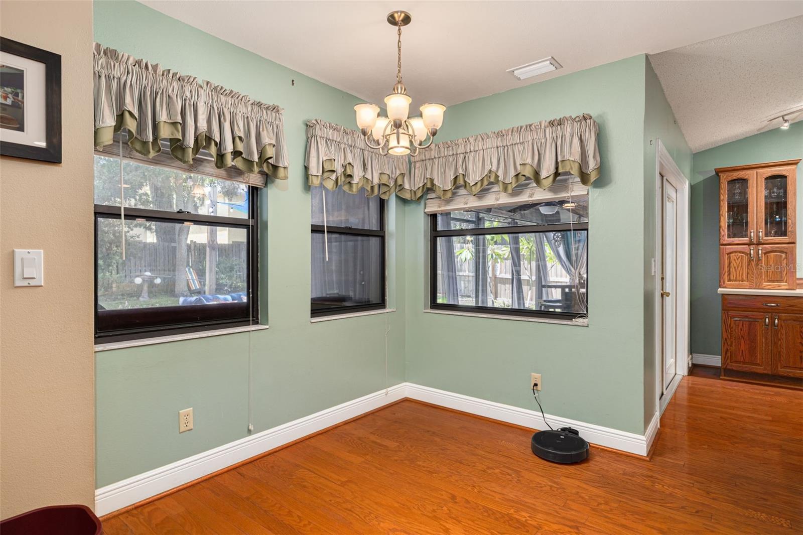 Image 11 of 43 For 2232 Colonial Boulevard W