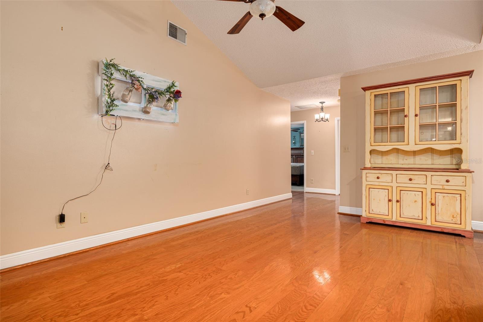 Image 12 of 43 For 2232 Colonial Boulevard W