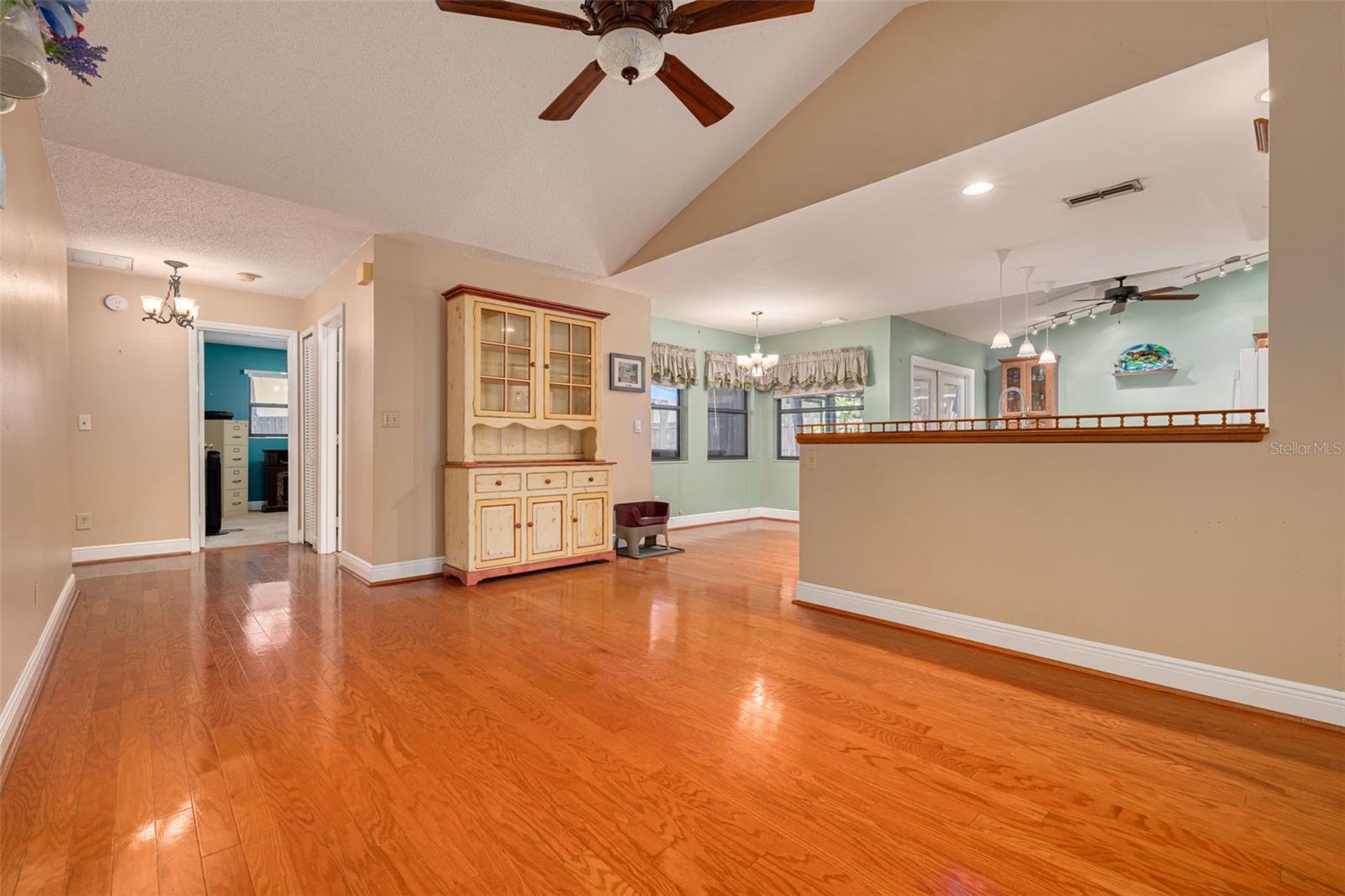 Image 14 of 43 For 2232 Colonial Boulevard W