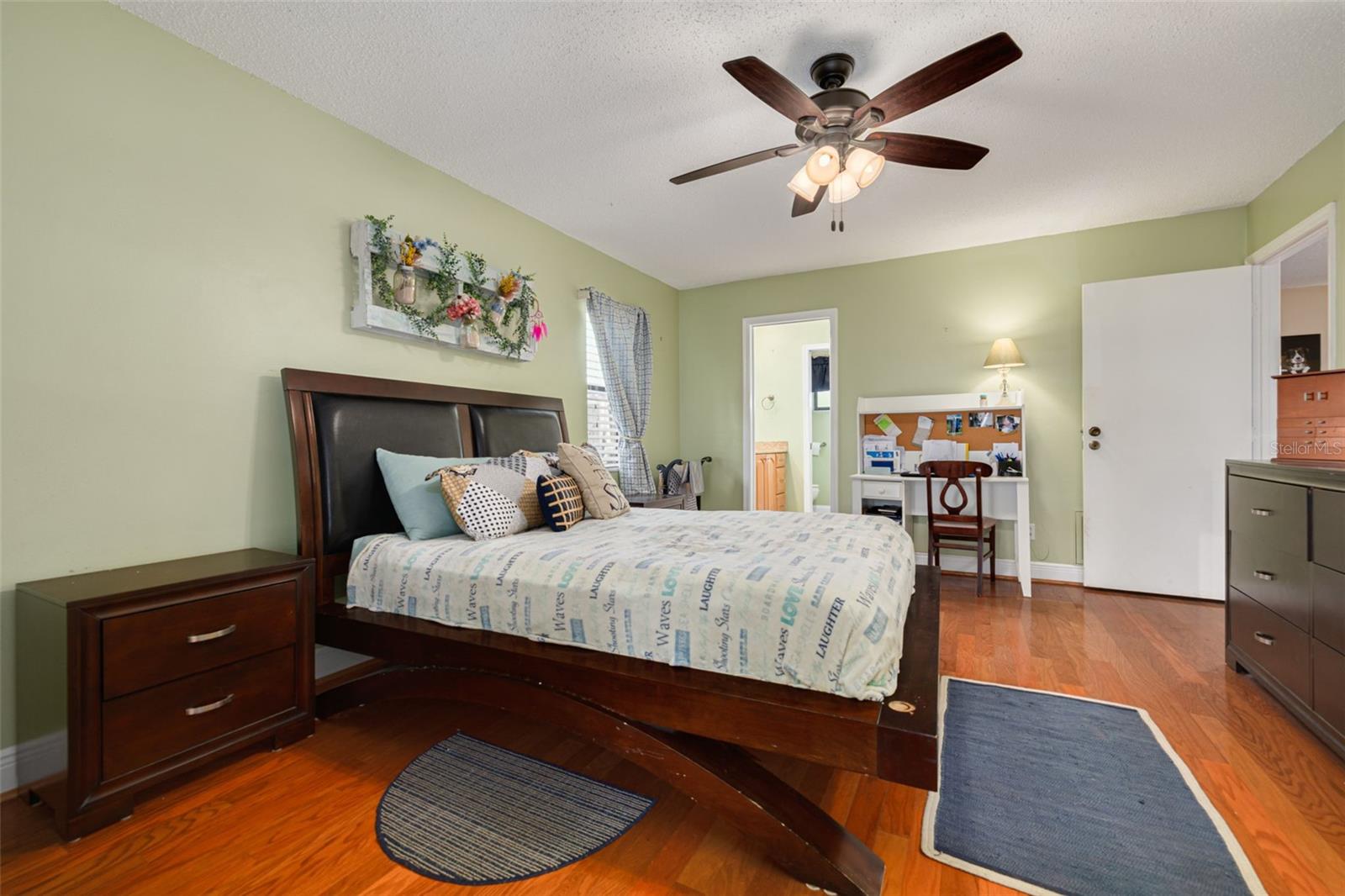 Image 17 of 43 For 2232 Colonial Boulevard W