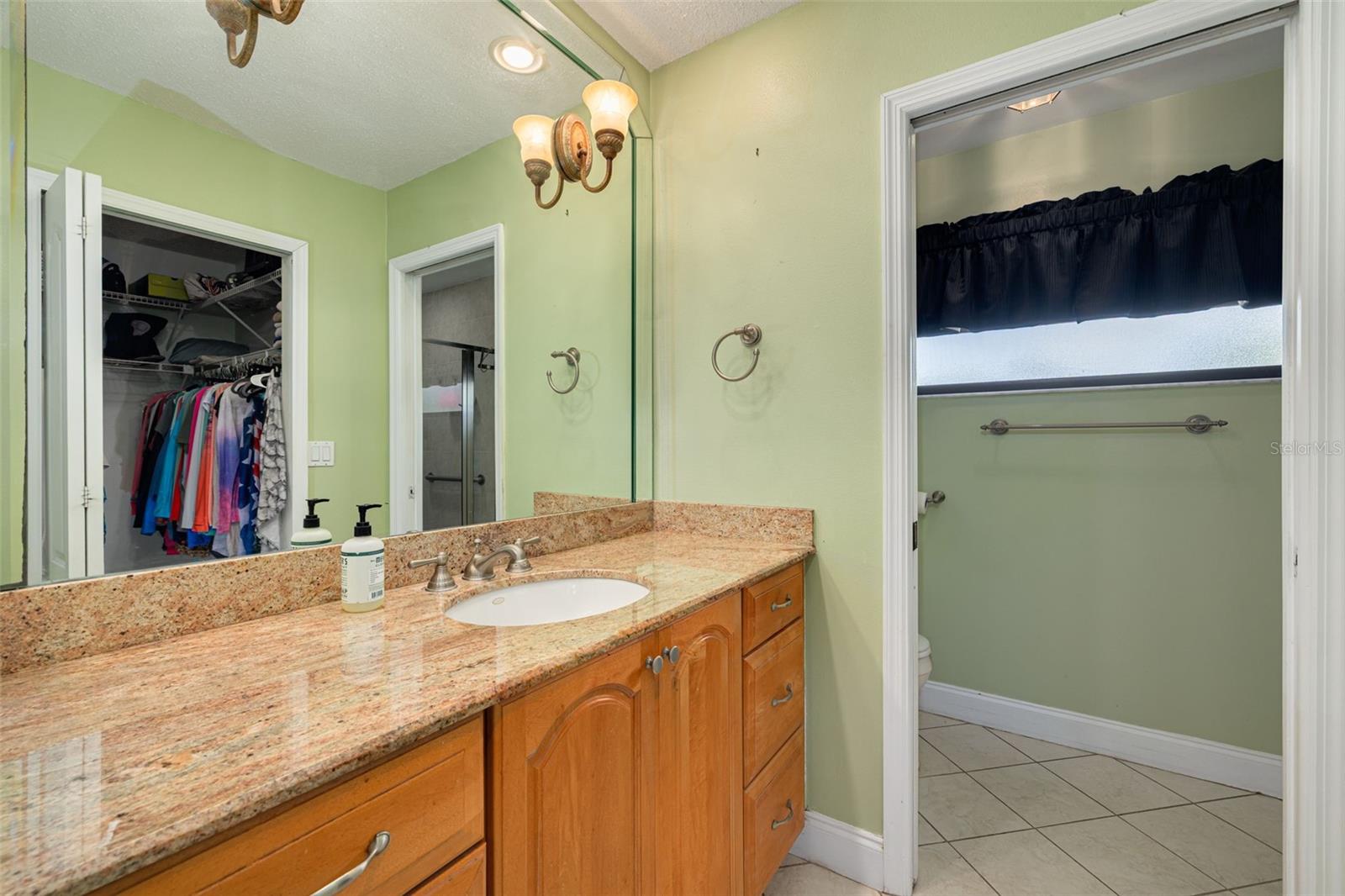 Image 18 of 43 For 2232 Colonial Boulevard W