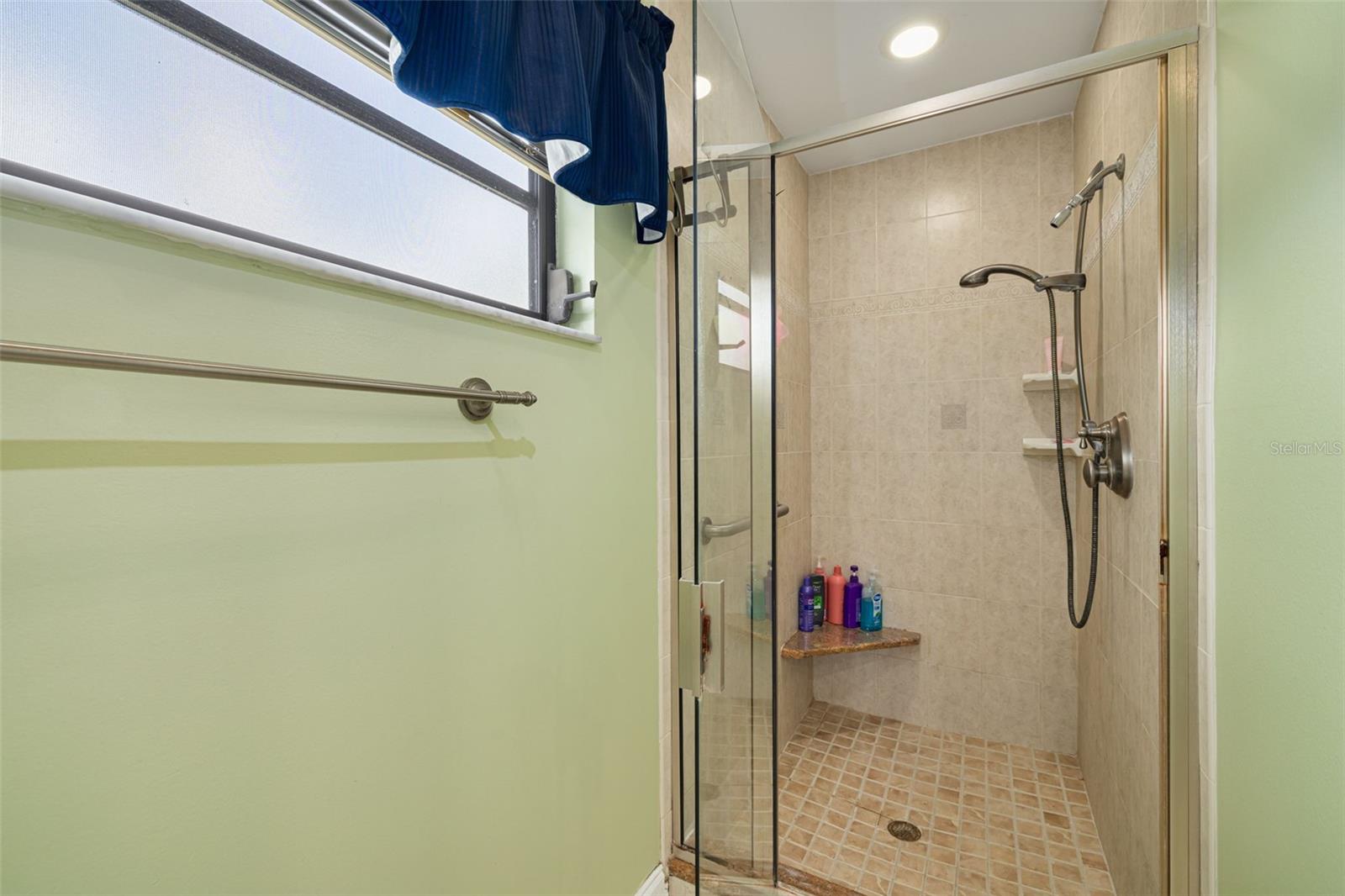 Image 19 of 43 For 2232 Colonial Boulevard W