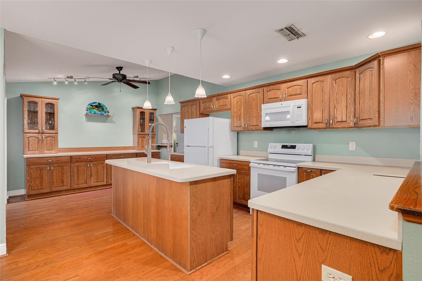 Image 8 of 43 For 2232 Colonial Boulevard W