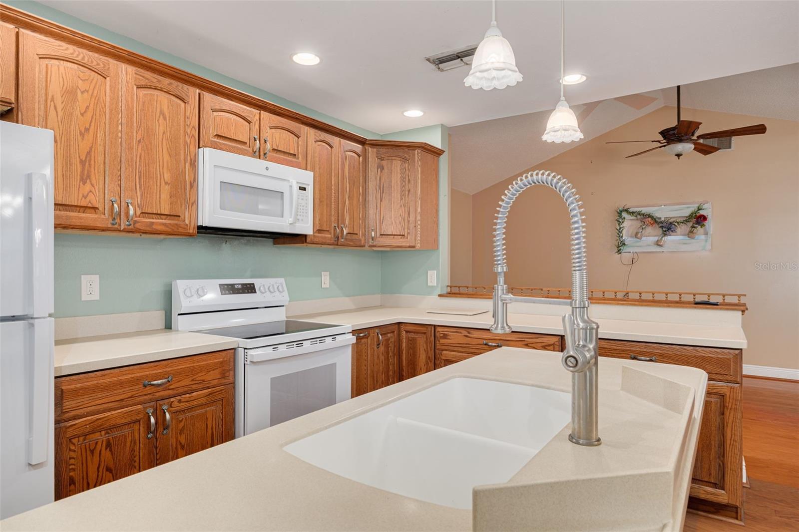 Image 9 of 43 For 2232 Colonial Boulevard W