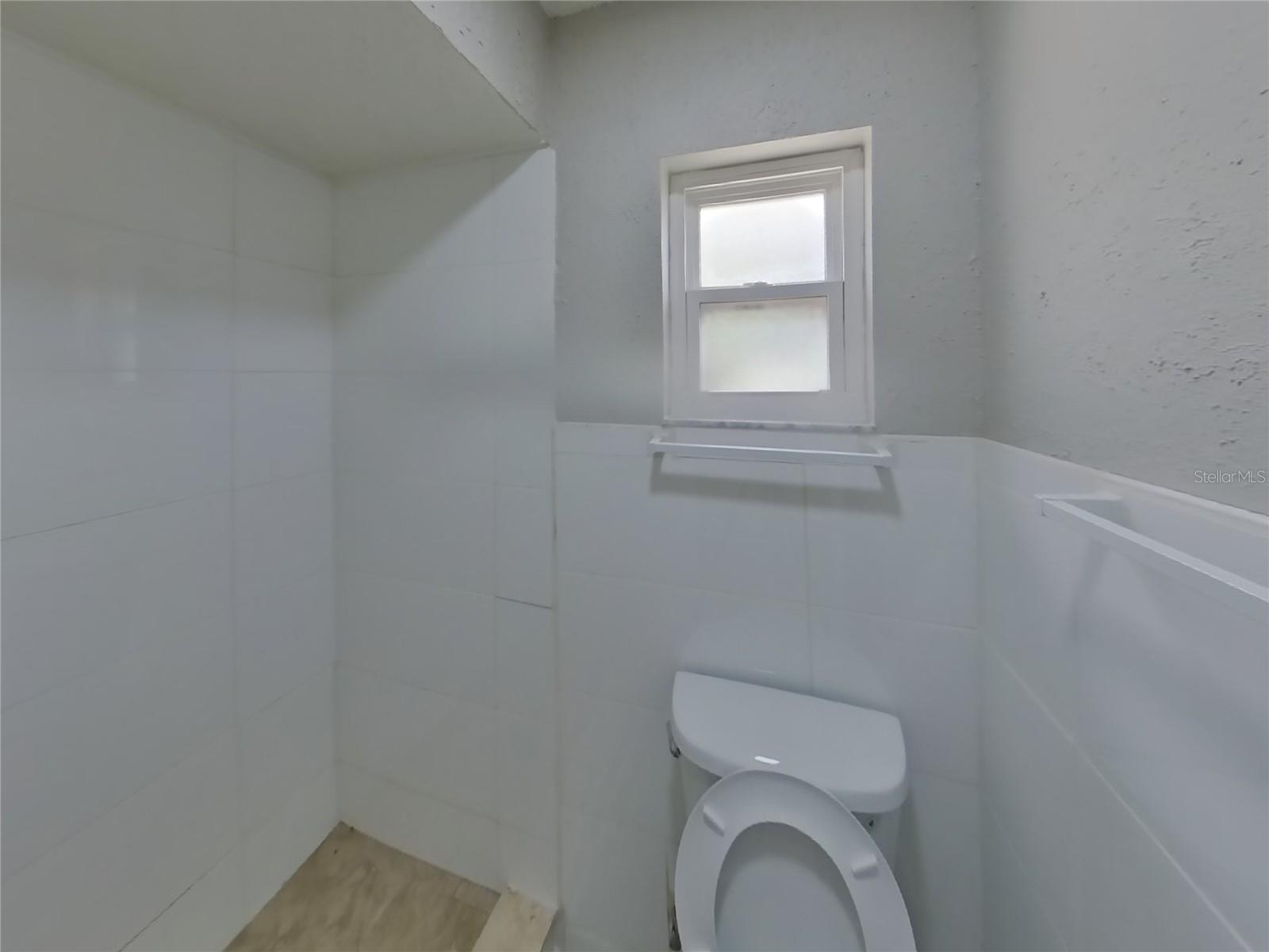 Listing photo id 8 for 6623 Freeport Drive