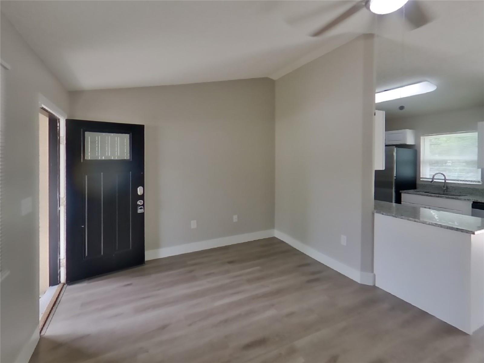 Listing photo id 2 for 6623 Freeport Drive