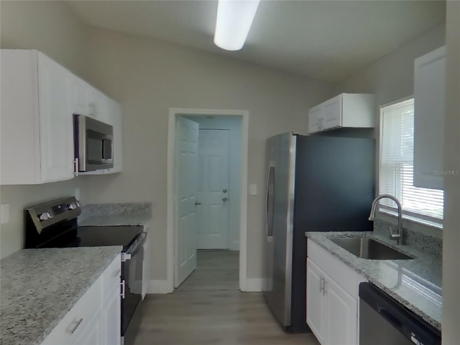 Listing photo id 4 for 6623 Freeport Drive