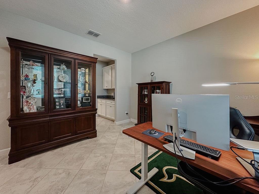 Image 18 of 78 For 6220 Windship Court