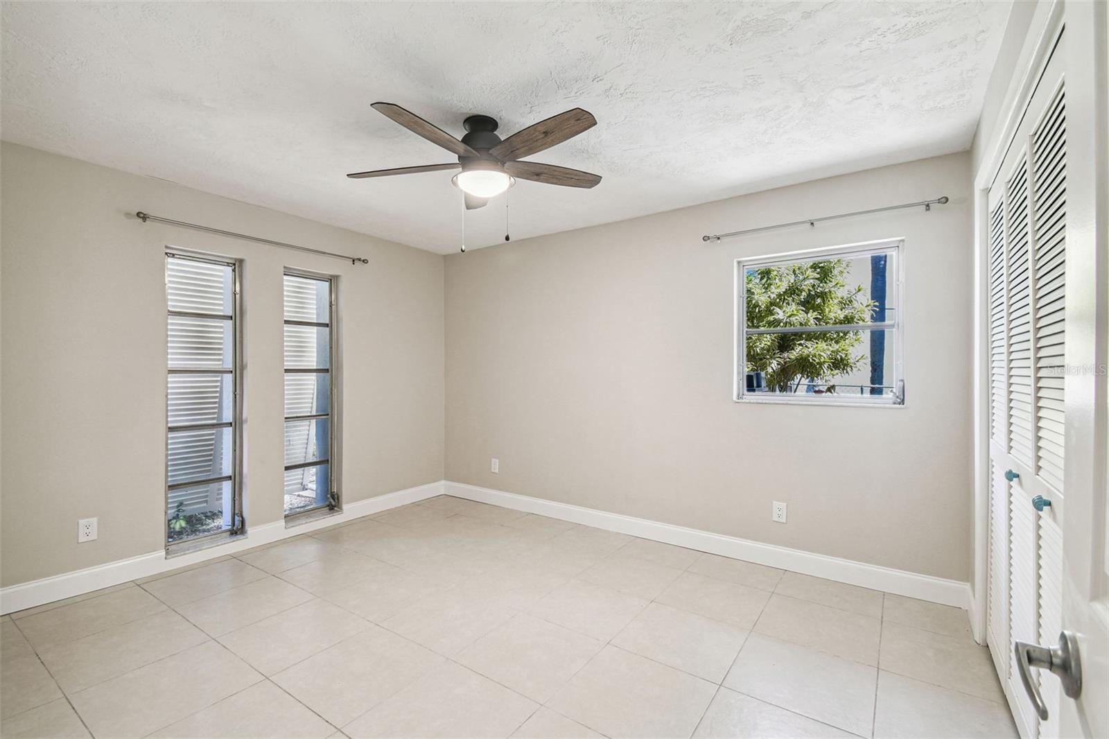 Image 11 of 100 For 5050 Porpoise Place