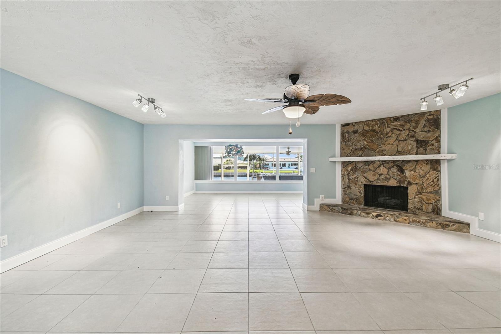 Image 21 of 100 For 5050 Porpoise Place