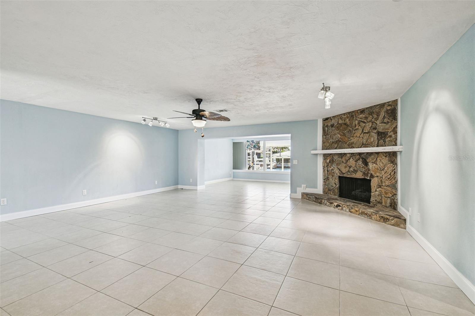 Image 22 of 100 For 5050 Porpoise Place