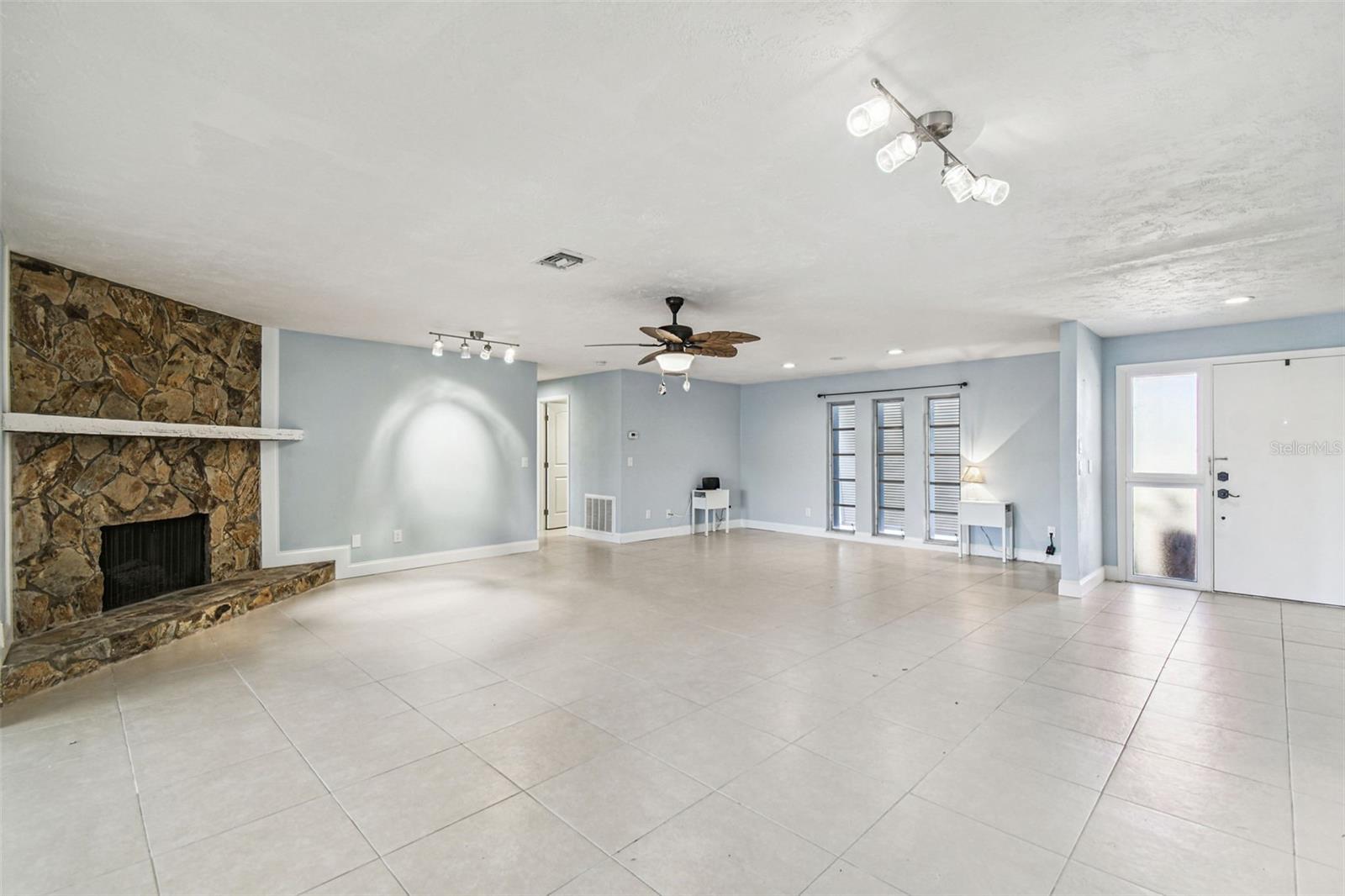 Image 23 of 100 For 5050 Porpoise Place