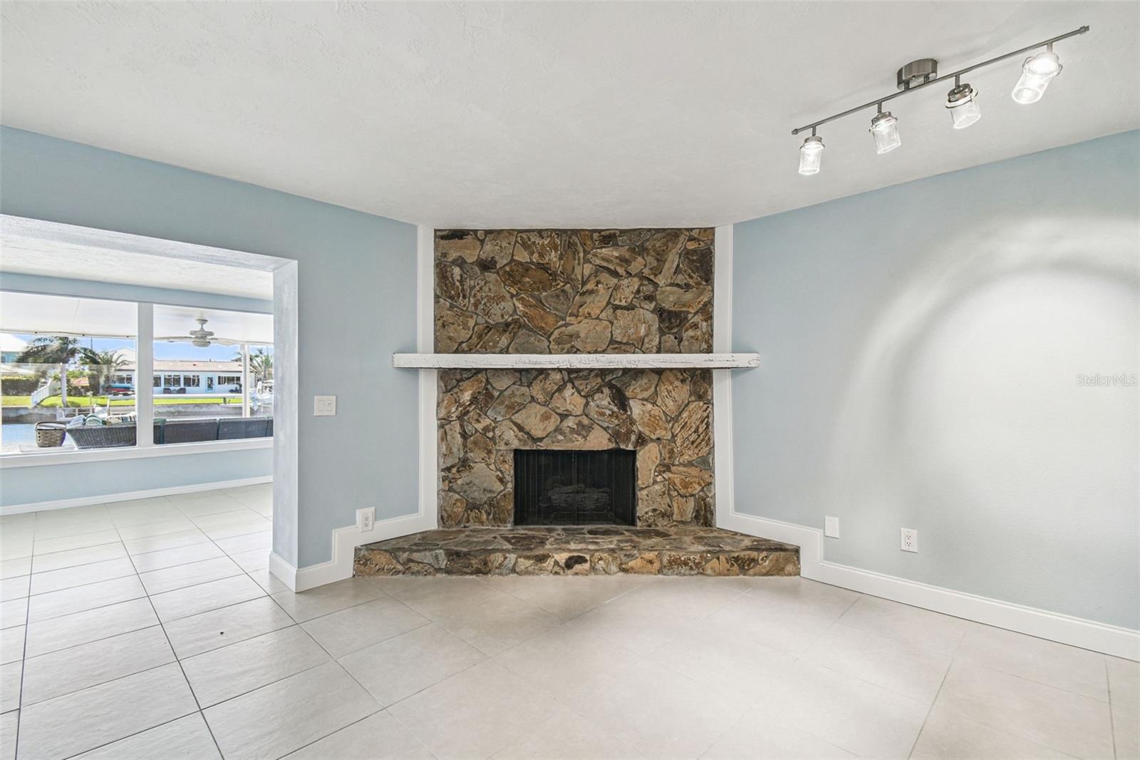 Image 24 of 100 For 5050 Porpoise Place