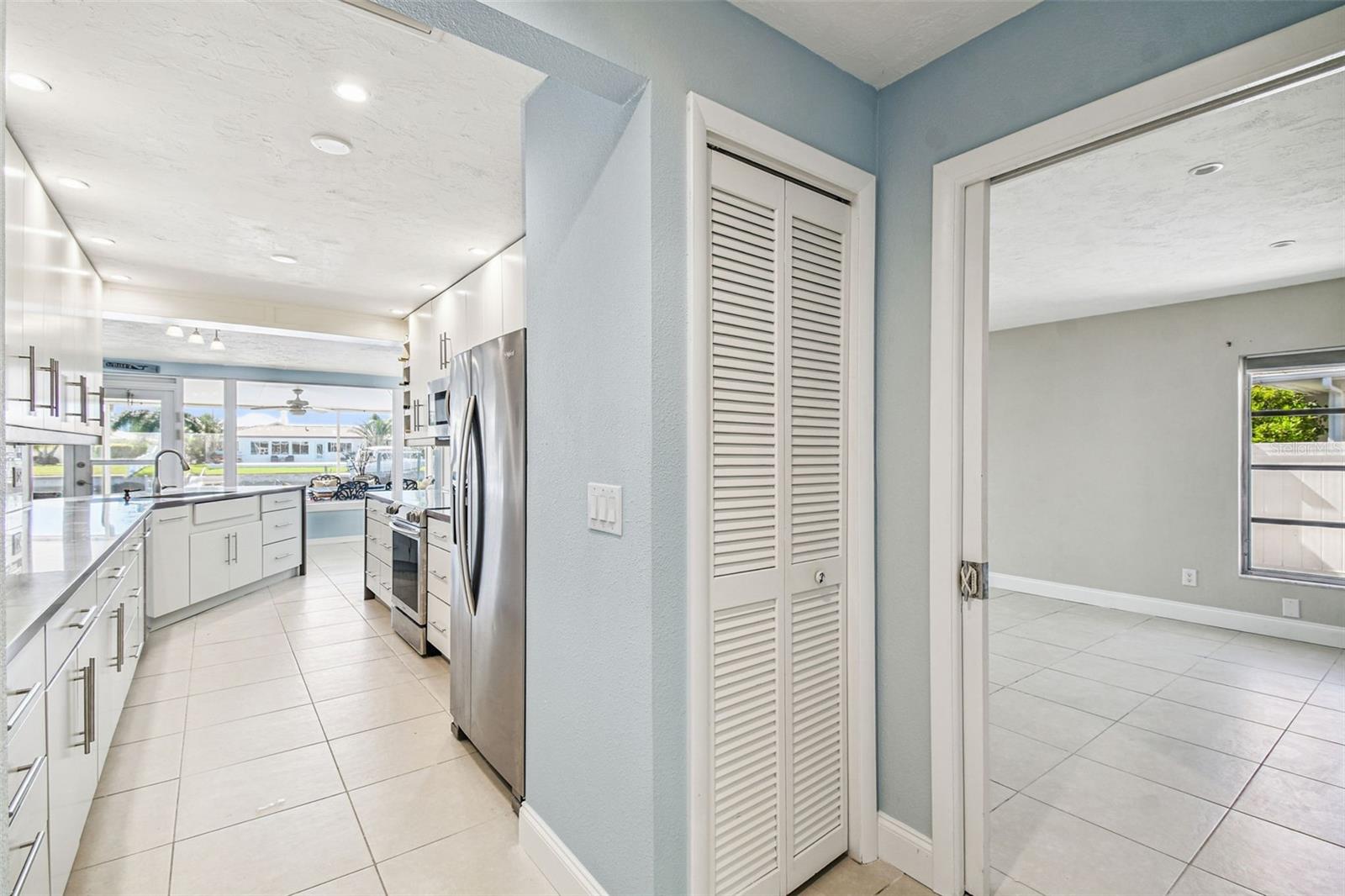 Image 29 of 100 For 5050 Porpoise Place