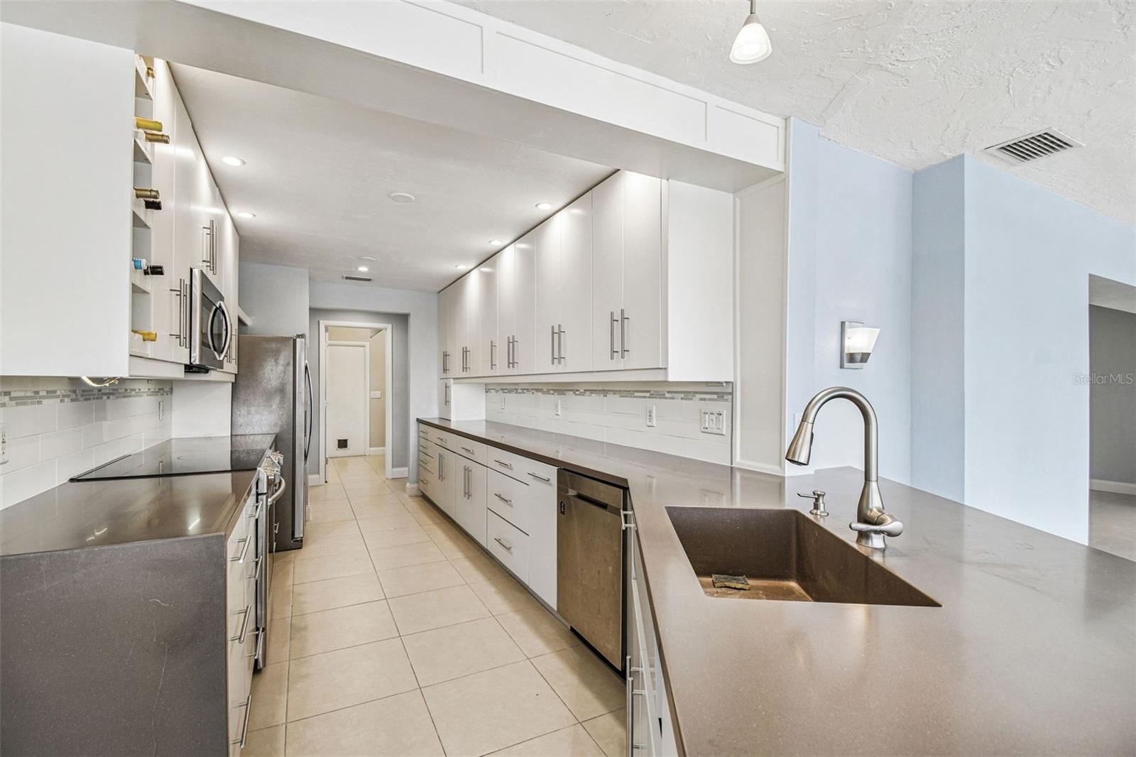 Image 42 of 100 For 5050 Porpoise Place