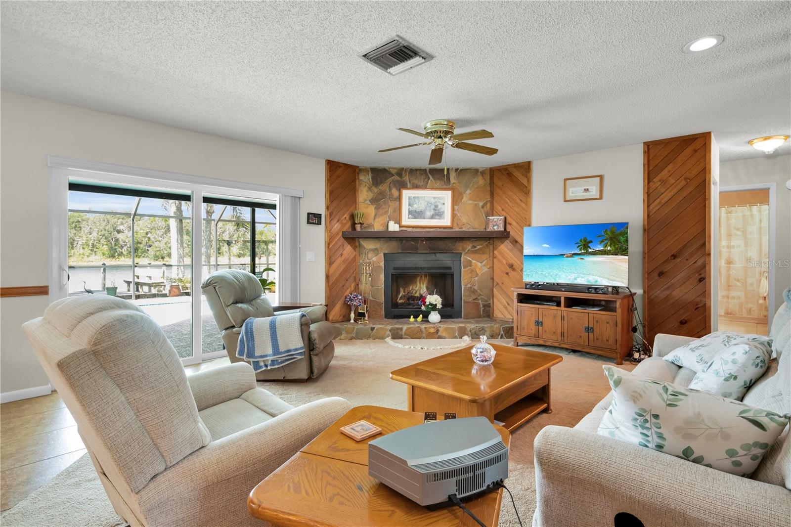 Listing photo id 4 for 1407 Provincetown Circle