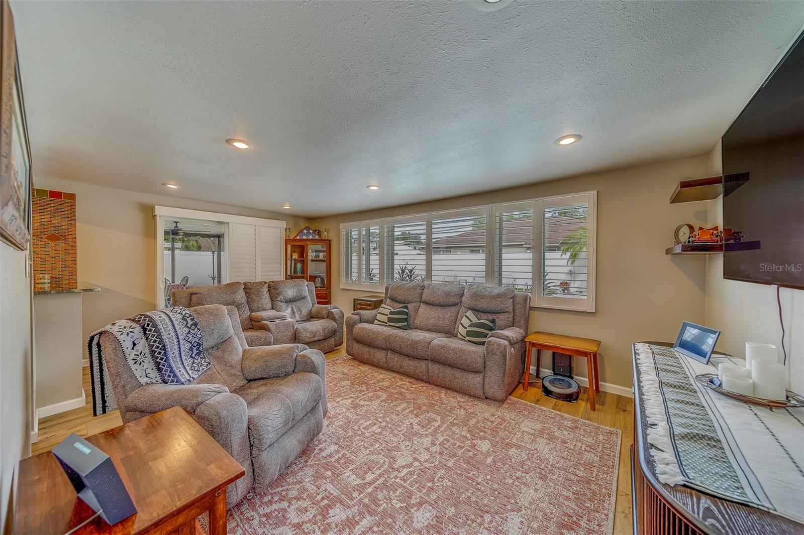 Image 13 of 45 For 9664 Groveland Street