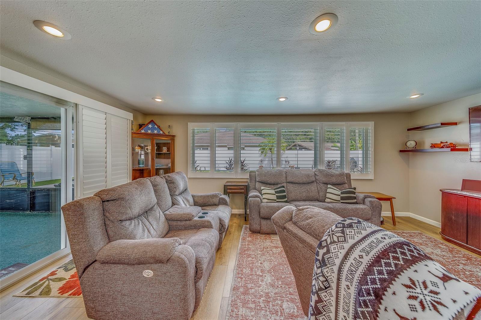Image 14 of 45 For 9664 Groveland Street
