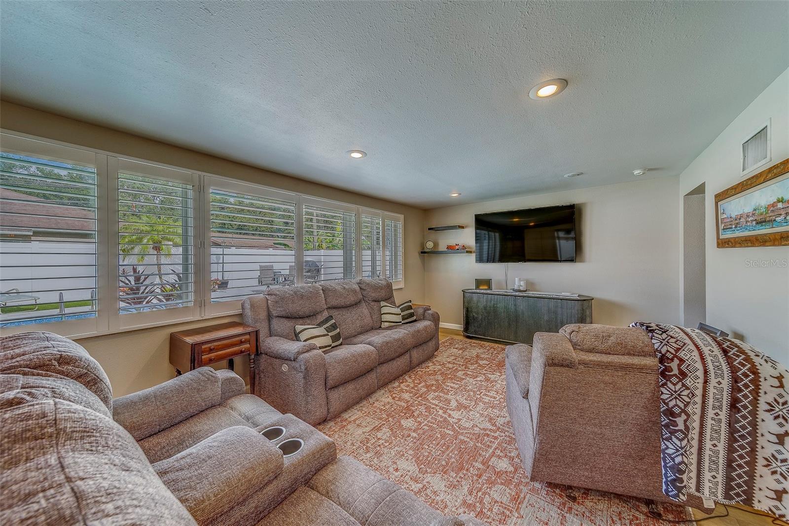 Image 15 of 45 For 9664 Groveland Street
