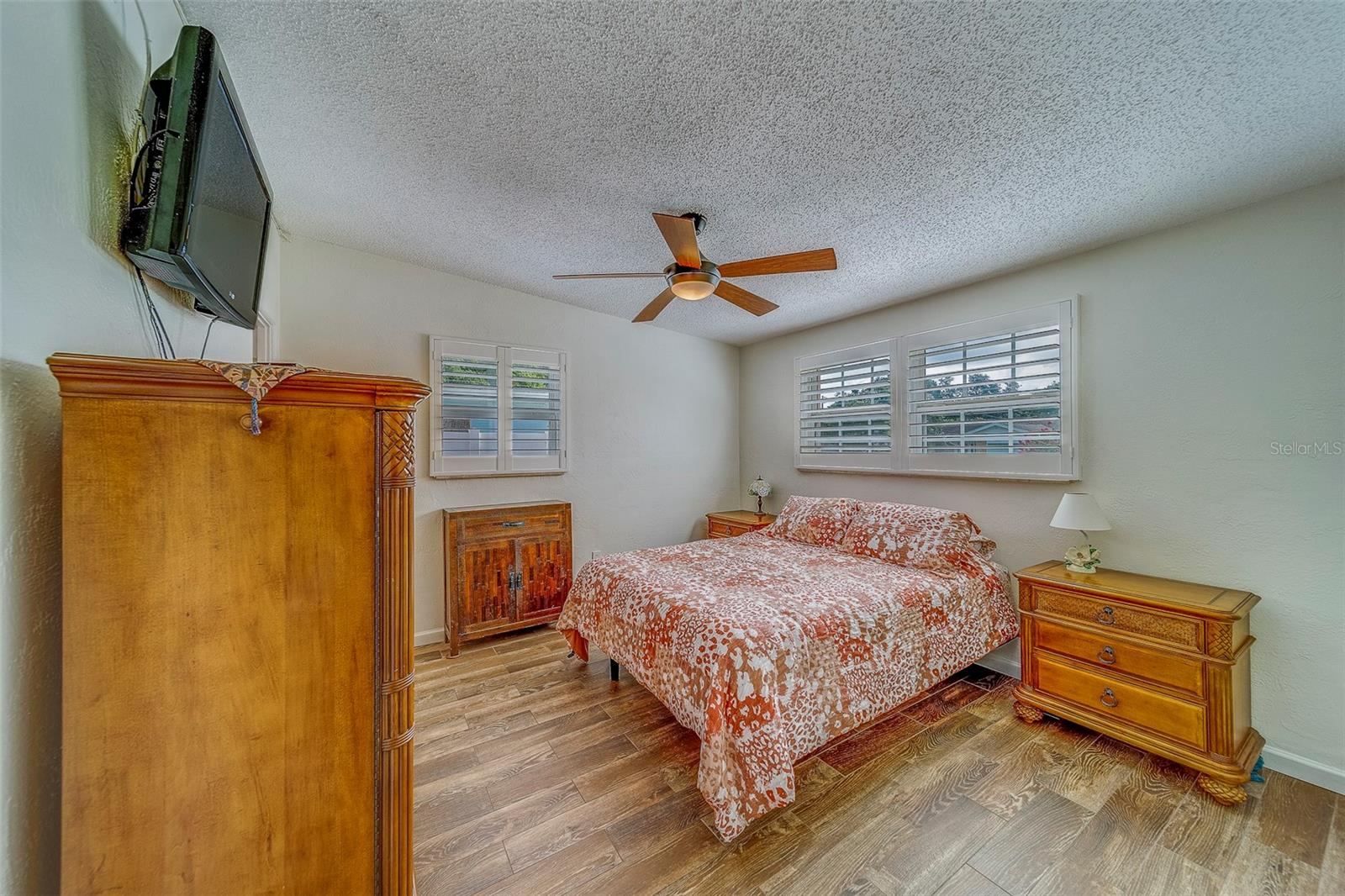 Image 18 of 45 For 9664 Groveland Street