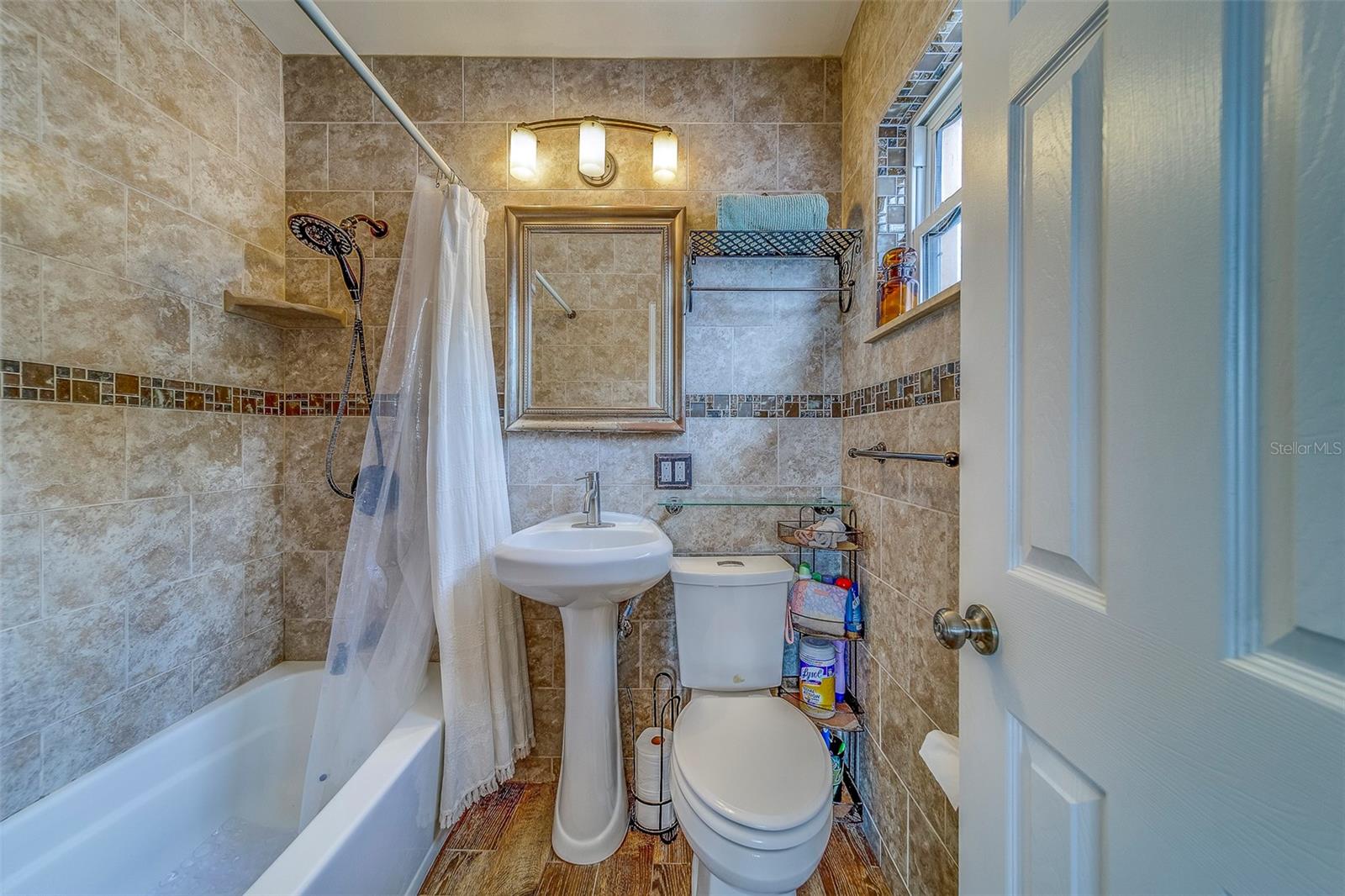 Image 19 of 45 For 9664 Groveland Street