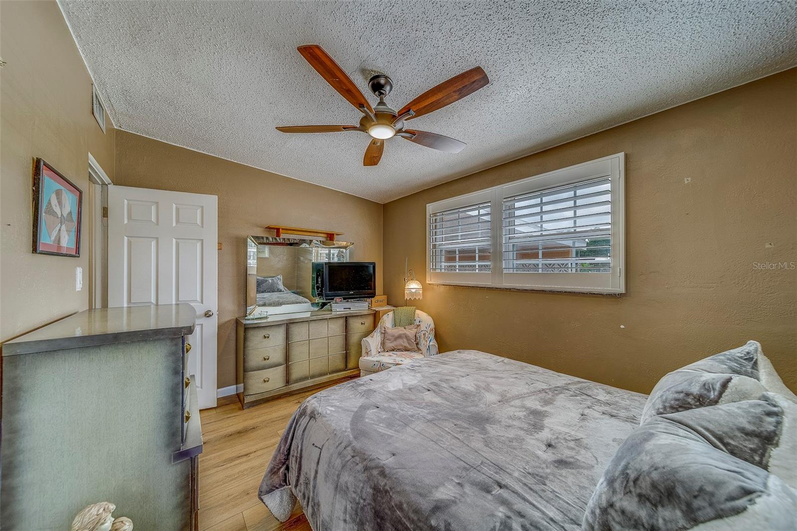 Image 22 of 45 For 9664 Groveland Street