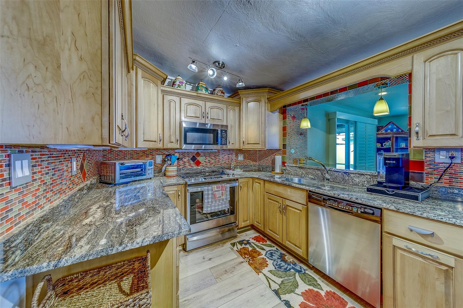 Image 4 of 45 For 9664 Groveland Street