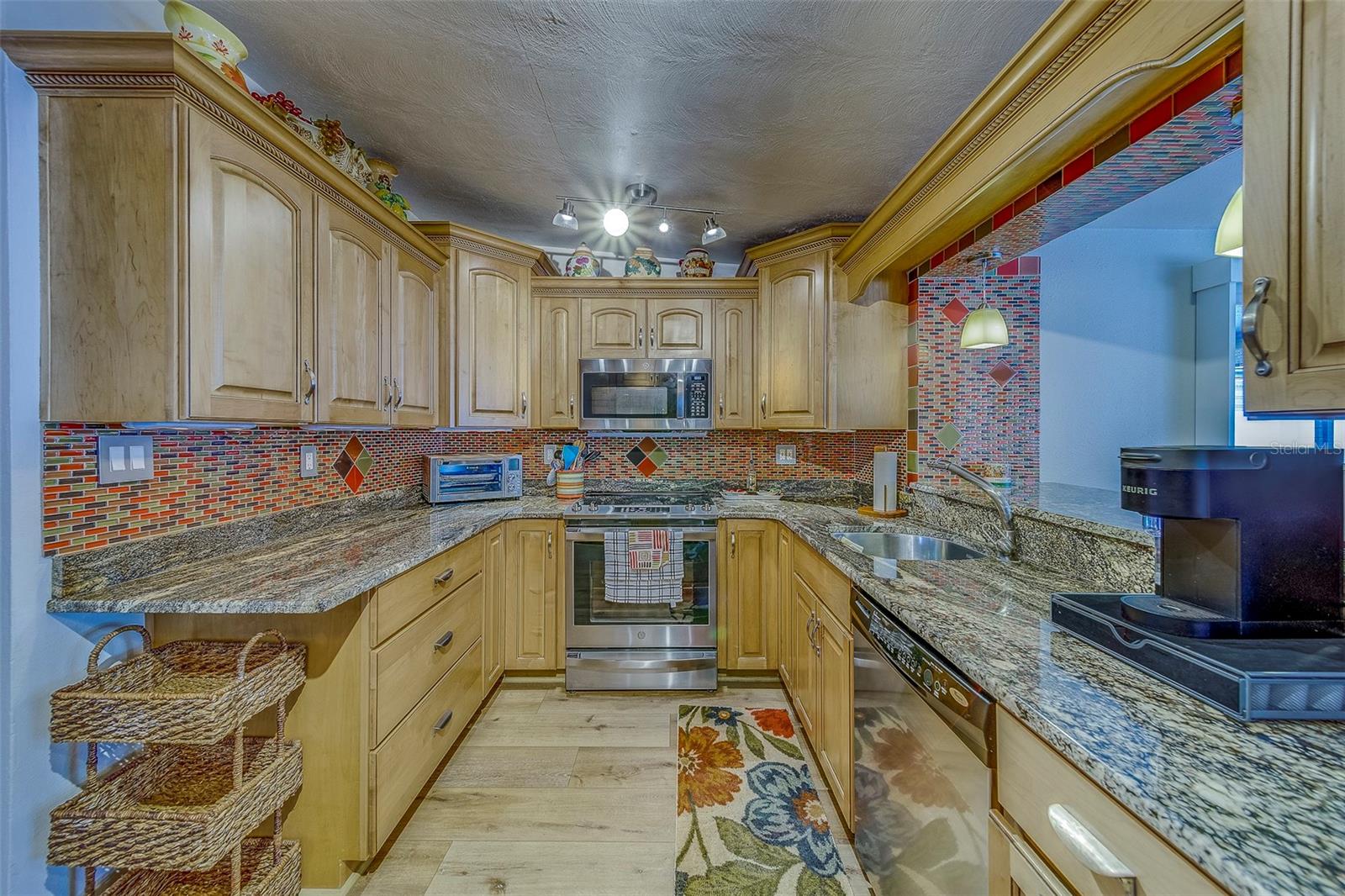 Image 5 of 45 For 9664 Groveland Street