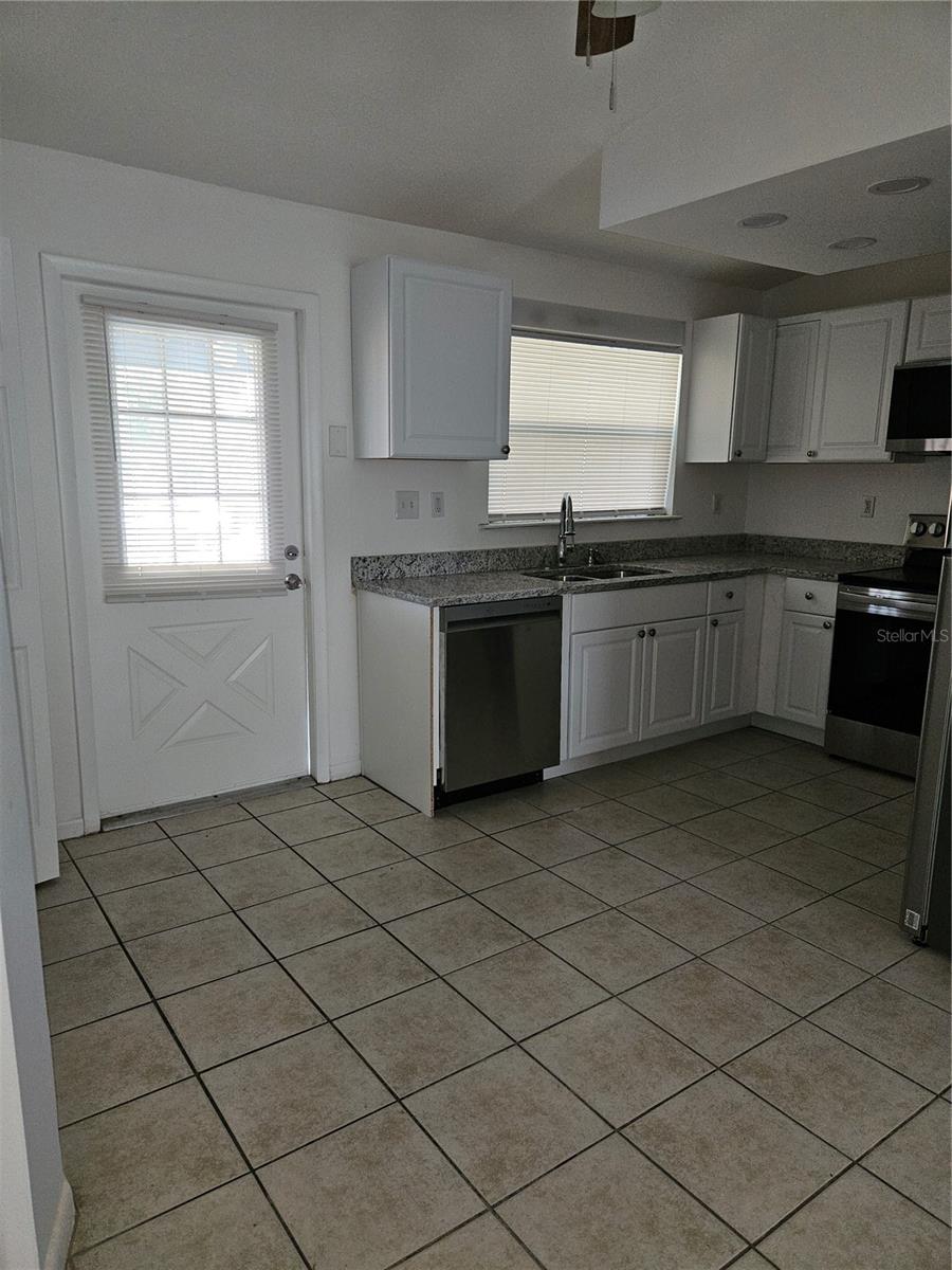 Image 3 of 8 For 2751 South Drive